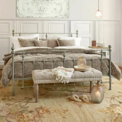 Bett Beauvierre