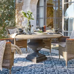 Tisch Monterey
